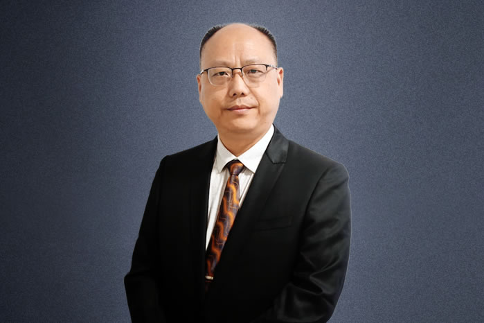 贾继锋  董事兼市场总监